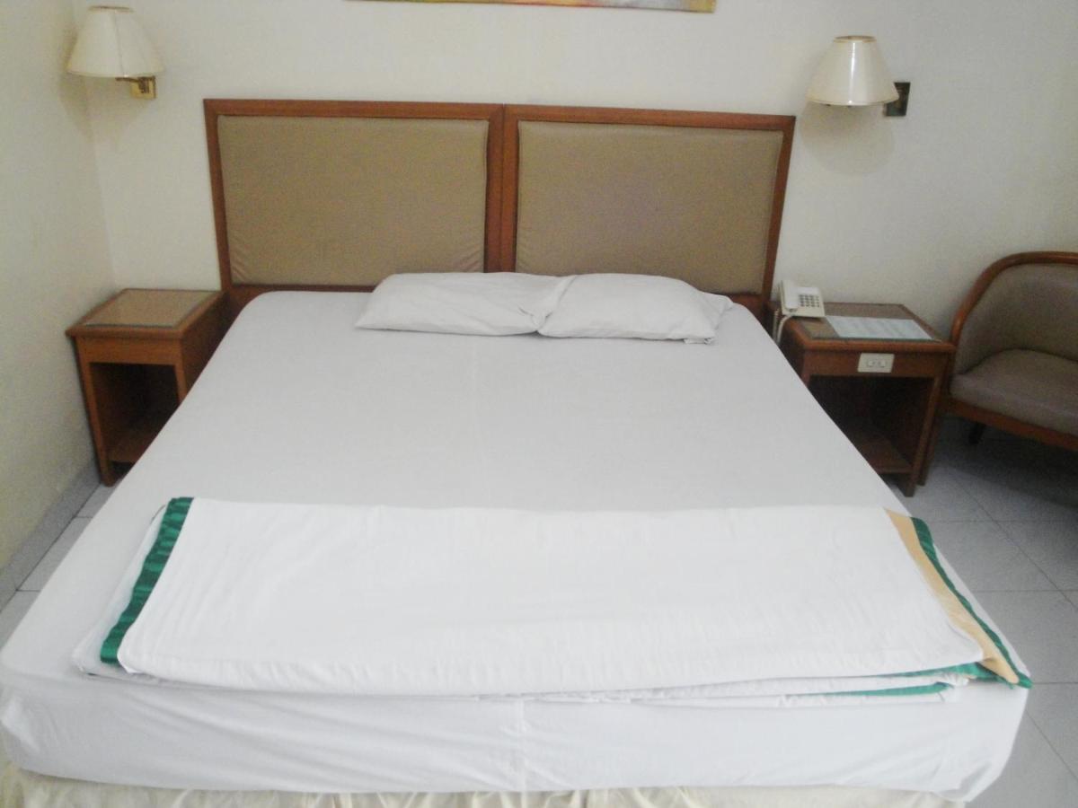 Hotel Merbabu Semarang Room photo